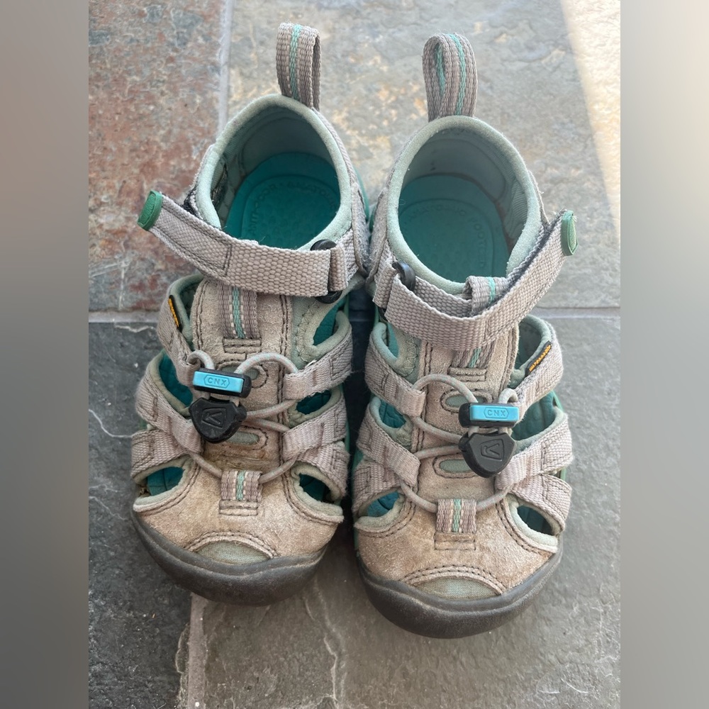Toddler keens size 10